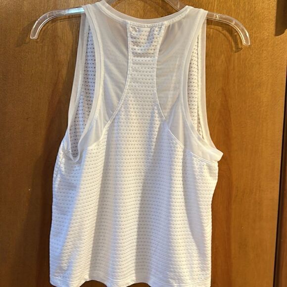Cute semi sheer work out tank top - Picture 5 of 7
